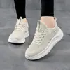 Fujian Jinjiang Calçados Esportivos Femininos Sapatos Pretos Simples Leves Sola Macia Antiderrapante Tênis de Corrida Sapatos Casuais de Primavera e Outono para Viagem Fabricante