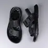 Sandálias Masculinas de Verão 2026 Couro Bovino de Camada Superior Sapatos de Praia Calçados Casuais Masculinos Chinelos de Solado Grosso Sandálias de Uso Duplo