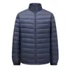 Chaqueta de plumas para hombre, simple y versátil, ligera, nuevo modelo de invierno, adecuada para hombres jóvenes y de mediana edad, chaqueta de plumas cálida y moderna