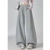 Calça de moletom cinza nova de outono com perna curva para mulheres 2026, apresentando um design casual, de cintura alta, afunilado e de perna larga relaxada