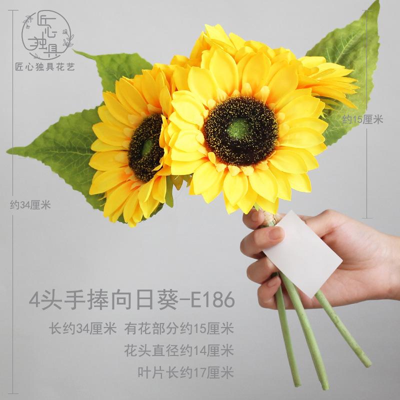 4头手捧向日葵  E186