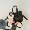 Bolso tipo cubo de color caramelo con estampado de lichi coreano para mujer, nuevo bolso tote versátil de verano 2026, bolso de hombro y cruzado para ir al trabajo