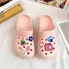 Zapatos con agujeros para mujer, antideslizantes, suela suave, transpirables, sandalias de dibujos animados, moda de verano, sandalias para exteriores, pantuflas huecas coreanas