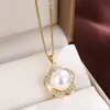 Colar com Pingente Redondo de Cinco Pétalas Estilo Francês para Mulheres, Corrente de Clavícula Exquisita Versátil Joia Atacado Item Quente Transfronteiriço