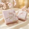 Caja de joyería floral en relieve estilo chino, nueva caja de joyería para pulsera, brazalete y aretes de brocado de nube estilo chino, disponible en stock y personalizable