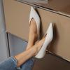 Zapatos Documentales de Gatito con Punta Profunda en V para Primavera Temprana 2024 Zapatos de Mujer de Tacón Bajo de Charol
