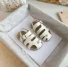 Sandalias de Diadema de Moda para Niños 2026 Verano Nuevas Sandalias Tipo Birkenstock Estilo Coreano para Niñas Zapatos de Playa de Suela Suave para Niños Modernas