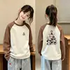 Camiseta térmica de manga larga con estampado de dibujos animados para niños, cálida y cómoda, top casual versátil para niñas, adecuado para otoño e invierno