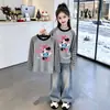 Camada Base de Fleece para Meninas 2026 Outono/Inverno Novo Estilo M/G Infantil Camada Interna Quente Cor Patchwork Blocos de Cor Listras Camiseta de Manga Longa