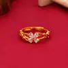 Anillo envolvente de trébol de cuatro hojas para mujer, moderno diseño de micro pavé, nuevo estilo 2026, elegante, de nicho, único, de lujo ligero, anillo versátil