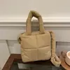 Ropa acolchada de algodón personalizable con adición de logotipo, combinada con un bolso cruzado pequeño de color sólido color macarrón relleno de algodón, Venta directa del fabricante
