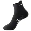 Calcetines personalizados, incluyendo calcetines tobilleros, calcetines de media pantorrilla, calcetines largos y calcetines deportivos, con bordado, patrones jacquard y estampado por transferencia térmica, adecuados para correr, deportes y baloncesto