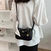 Bolsa Transversal de Design Exclusivo Feminina 2024 Verão Nova Moda Simples para Ombro ou Axila Bolsa de Mão de Alto Padrão