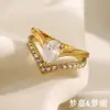 Moda Europea y Americana Elegante Nicho Estiloso Creativo Joyería de Mano Acero Inoxidable Chapado en Oro de 18 Quilates Anillo Doble Corona Lujo Accesible para Mujer