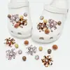 Versáteis tamancos estilo francês, delicados, com acessórios DIY: uma série de pérolas com designs florais tridimensionais e enfeites de corrente removíveis