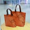 Tela no tejida verde oscuro Tienda de ropa de mujer de alta gama Bolsos de mano para ropa Bolsas de regalo de compras ecológicas en stock
