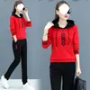 Nuevo conjunto casual deportivo para mujer para primavera y otoño, con una sudadera con capucha ligera de corte holgado para correr y un conjunto versátil de dos piezas en rojo