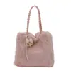 Bolso tote de alta gama de gran capacidad para el otoño y el invierno para mujer, nuevo bolso de felpa peluda para el hombro estilo vintage 2026