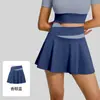 Saia Curta Esportiva de Toque Nu Estilo Europeu e Americano, Absorvente de Suor Secagem Rápida, Saia Curta Color Block Anti-Exposição Falsa de Duas Peças, Saia Curta para Corrida e Fitness