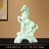 Ornamento Cavalo de Jade Sucesso Instantâneo para Sala de Estar e Escritório, Mascote Trazedor de Fortuna, Presente de Inauguração e Abertura, Item de Artesanato