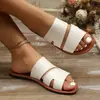 Chinelos Planos de Tamanho Grande Estilo Europeu e Americano para Mulheres, Prontos para Uso Externo, Novo Modelo de Verão, Sandálias Tendência Leves para Mulheres com Bico Redondo