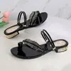 Sandálias de Plataforma com Penas e Strass de Verão Femininas 2026 Moda Versátil Sandálias de Praia de Salto Baixo