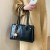 Bolso Casual y Versátil para Mujer Gran Capacidad Nuevo Otoño e Invierno 2025 Bolso de Hombro Retro Bolso Tote de Alta Calidad para Viajes