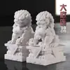 Ornamento de Leão Esculpido em Pedra de Mármore Branco Artesanato Tradicional Chinês Esculpido à Mão Pedra