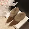 Outono e Inverno com Sapatos de Pelo Pelúcia Moda Europeia e Americana Sapatos Individuais Femininos Bico Fino Abertura Grossa Slip-on Com Pelúcia 2026 Roupas de Exterior