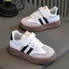 Zapatos para niños Pato Amarillo, zapatillas de entrenamiento alemanas unisex, nueva colección primavera/otoño 2025, parte superior de cuero, impermeables, zapatillas casuales de caña alta para niños