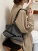 Bolsa de Ombro Coreana de Nicho Feminina 2026 Nova Tendência Moda Estilo Motociclista Bolsa Tote Simples de Grande Capacidade para o Dia a Dia