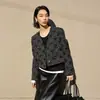 Chaqueta Corta de Cuello en V con Diseño Sencillo para el Trayecto Diario, 26 Novedad de Otoño, Elegante y Versátil, Chaqueta de Manga Larga Tejida Inspirada en Chanel