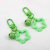 Llavero con Colgante de Campana de Estrella de Cinco Puntas de Colores Caramelo de Aleación Cubierta para Auriculares Decoración de Pareja