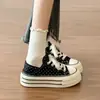 Zapatos de lona de lunares para niñas, nueva colección primavera/verano 2026, zapatos casuales de moda y versátiles para niños, zapatillas blancas de suela suave para niños mayores
