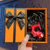 Pingente criativo de chaveiro de patinete elétrico de fricção, brinquedo divertido para aliviar o estresse de estudantes, presente para máquina de pegar bichos atacado