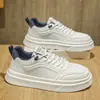 Zapatos para hombre 2026 nuevos de verano de malla transpirable de alta gama deportivos casuales para adolescentes, suela gruesa modernos zapatos blancos