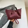 Bolsa de Leopardo de Grande Capacidade para o Dia a Dia 2025 Versátil Moda Outono e Inverno Bolsa Tote Nova Bolsa de Ombro de Leopardo para Axila