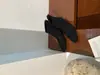 Botas de Cano Curto e Médio Estilo Novo Outono 2026 Salto Grosso Bico Quadrado Retrô Zíper nas Costas Plissadas em Cores Preto, Café e Damasco