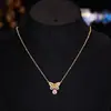 Delicada cadena de clavícula de mariposa, exquisito collar con colgante de mariposa totalmente incrustado de diamantes, lujo ligero, adecuado para el uso diario y citas, venta al por mayor