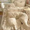 Estilo Princesa Doble Capa Encaje Tallado Terciopelo de Leche Juego de Cuatro Piezas Funda Nórdica Espesa de Terciopelo Coral Sábana Cálida de Otoño e Invierno Sábana Bajera