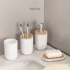 Escova de vaso sanitário para uso doméstico, sem cantos mortos, escova de vaso sanitário de agachamento, especialmente projetada para limpeza de vasos sanitários de bambu e madeira.
