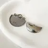 Colgante Retro Hecho a Mano Base de Metal Ranura Hueca Pieza Metálica Brocado de Canción Semicircular DIY Incrustación de Resina