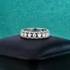Anillo de Moissanita Completamente Incrustado Estilo Europeo y Americano para Mujer, Anillo de Cielo Estrellado Micro-Incrustado de Plata de Ley S925 Moderno y Lujoso, Joyería Transfronteriza