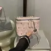 Bolsas de Moda Transfronterizas para Mujer 2025 Primavera/Verano Nuevo Estilo Bolso Mini de Hombro para Mujer Inspirado en Chanel Bolso de Maquillaje Versátil de Nicho