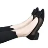 Sapatos de Tela Únicos para Mulheres, Salto Baixo, Versátil, Sapatos de Tela Vazada para Mulheres, Novo Estilo Verão 2026, Bico Fino, Sandálias de Salto Grosso para Mães