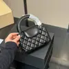 Nova Bolsa de Mão Chanel em Couro com Cera de Óleo, Bolsa Pequena Acolchoada com Corrente, Bolsa Transversal, Bolsa Kelly, Modelo Leve Popular