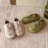 Tênis de treinamento alemães estilo retrô com cadarço para meninas, novo modelo outono 2026, sapatos Mary Jane de sola macia para bebês meninas