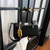 La popular bolsa más vendida de este año para mujer, retro, nuevo diseño de nicho pequeño 2026, bolso cruzado, bolso de mano tipo tote para la temporada de otoño e invierno