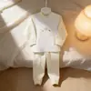 Nuevo Conjunto de Ropa Interior Térmica para Niños de Otoño e Invierno con Botones en el Hombro, Algodón Sin Costuras Dibujos Animados Capa Base para Bebé Ropa de Casa