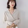 Elegante Suéter de Lã Feminino Gola V Slim Fit Versátil Cruzado na Gola Suéter Envolvente no Peito Base de Tricô 100% Lã Australiana